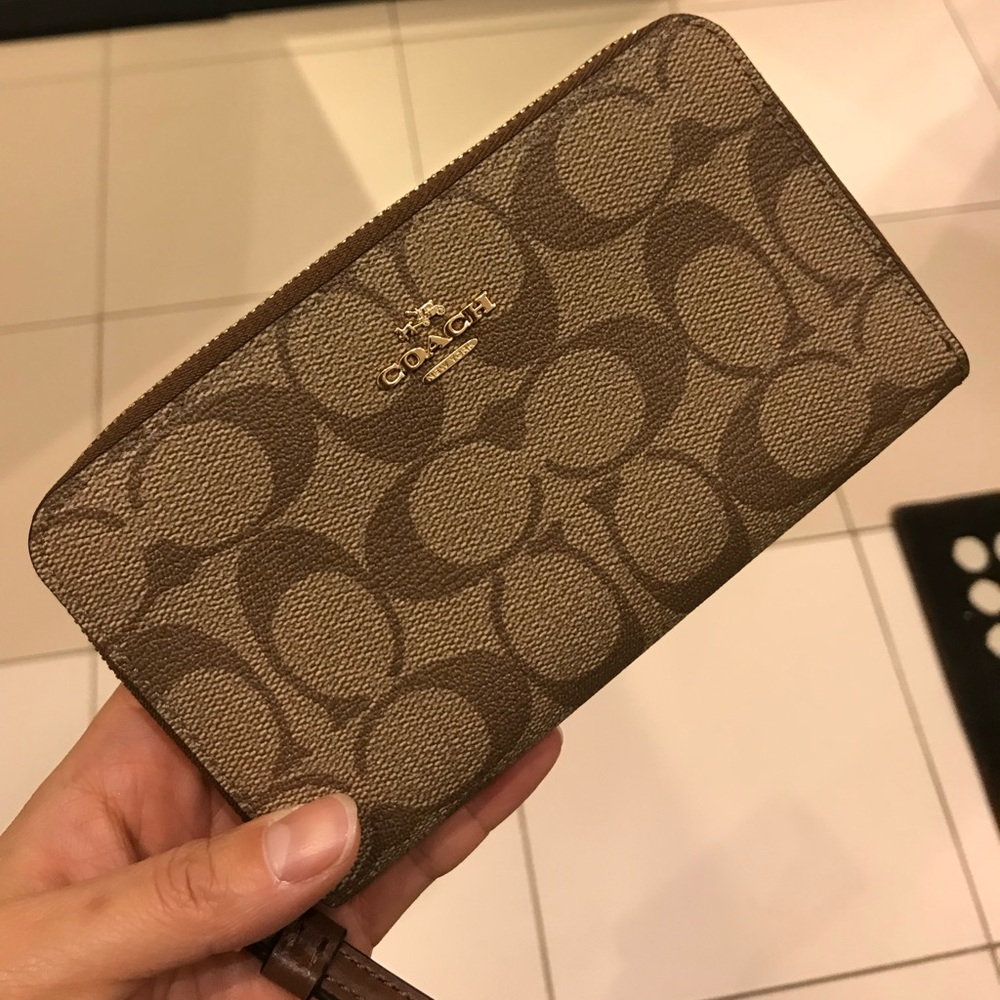 New with Tag Coach Signature Logo Phone Wallet